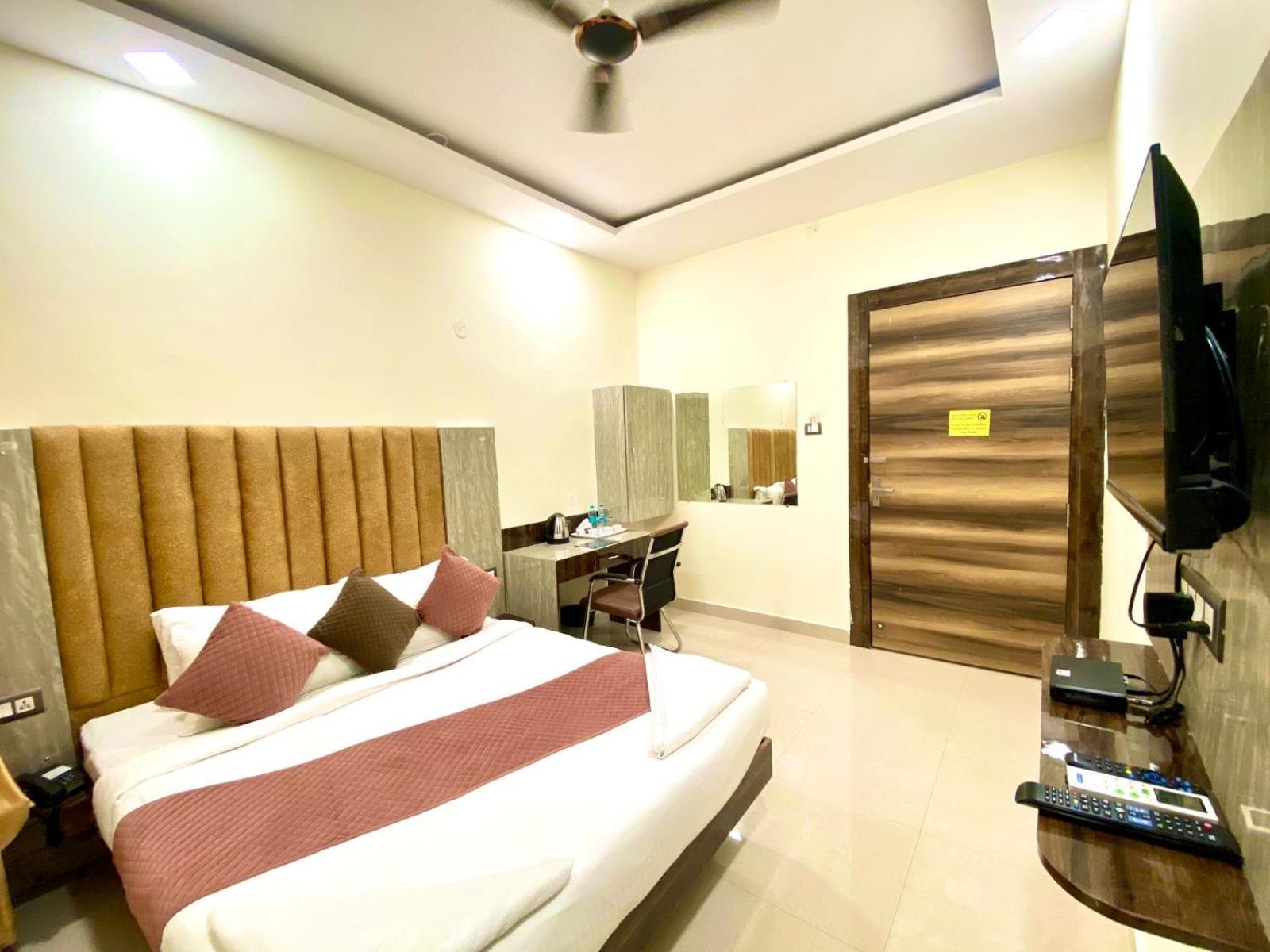 Hotel Sky International- Airport Zone Hyderabad Shamshabad Exteriör bild