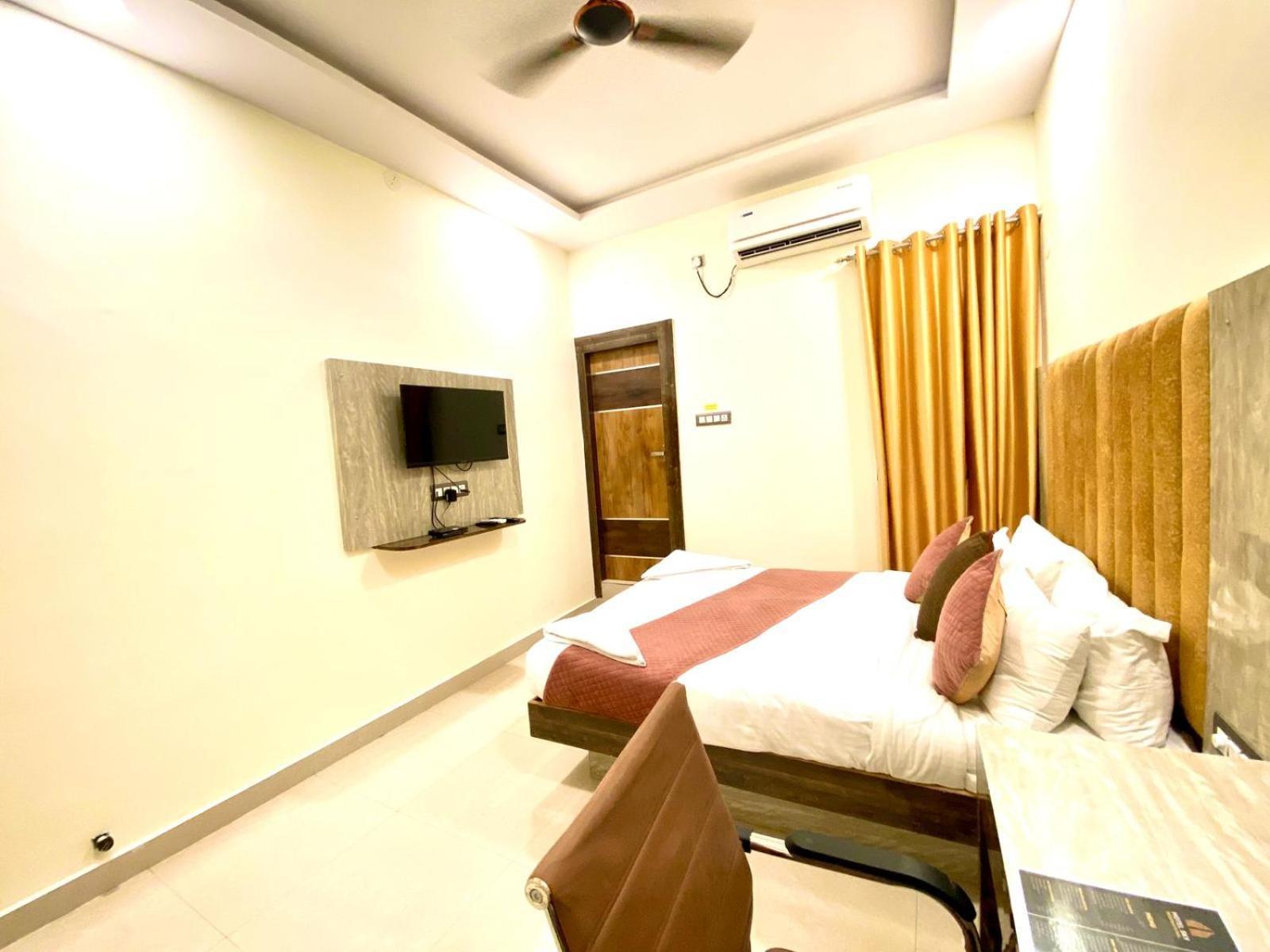 Hotel Sky International- Airport Zone Hyderabad Shamshabad Exteriör bild