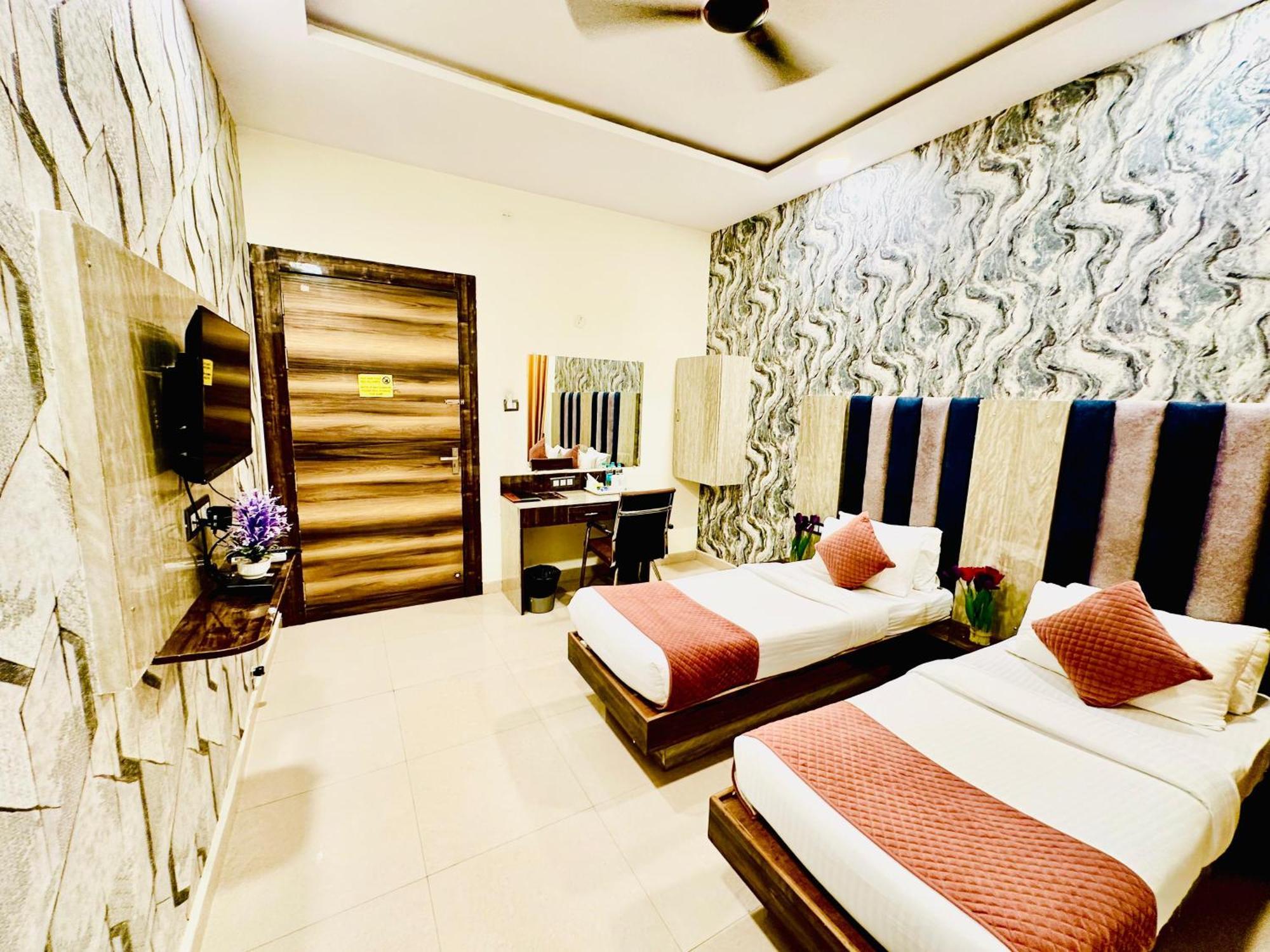 Hotel Sky International- Airport Zone Hyderabad Shamshabad Exteriör bild